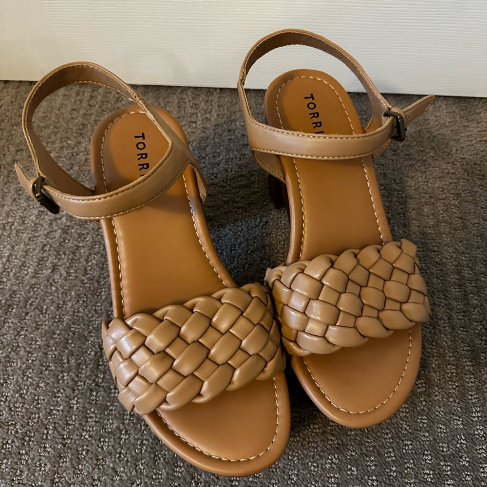 NWT TORRID HEELED SANDAL